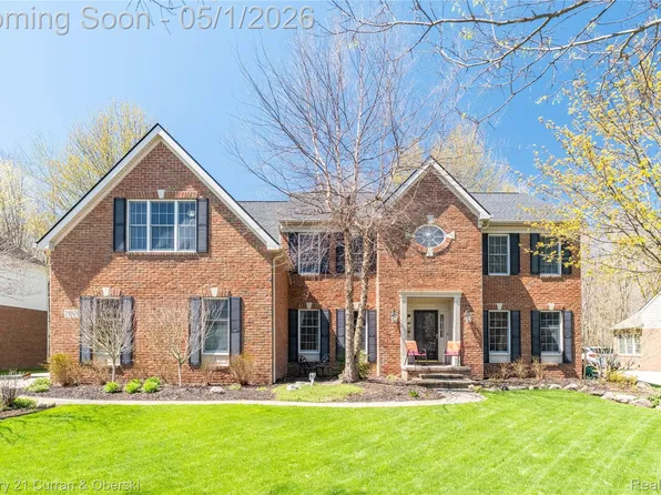 25599 Hillsdale Dr, Novi, MI 48374