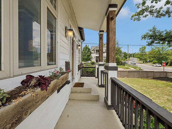 4th image of 925 Wedgewood Ave