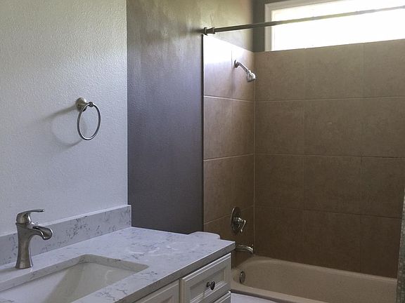 4th image of 615 W North Loop Blvd Unit B2