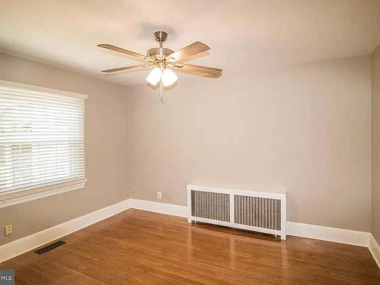 429 S Washington St — Photo 8