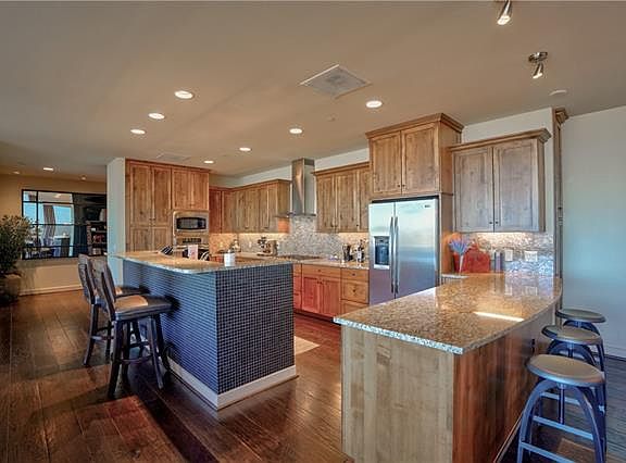 5th image of 700 W 31st St Suite 701