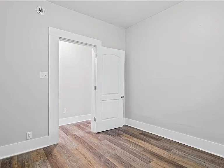 957 Savannah St — Photo 13