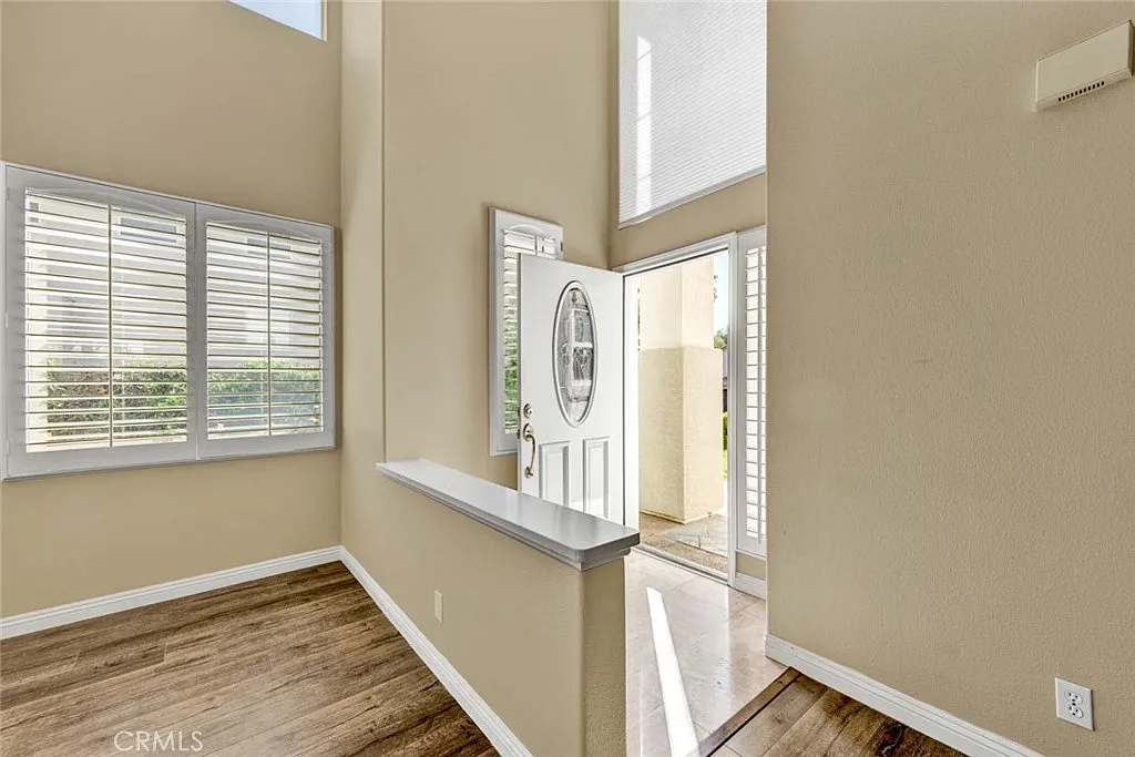 4 bed, 2.5 bath, 2032 sqft, $5,000 — Photo 3