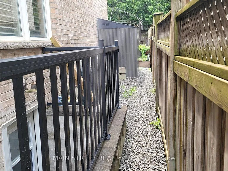 10 Usherwood St #BASEMENT — Photo 16