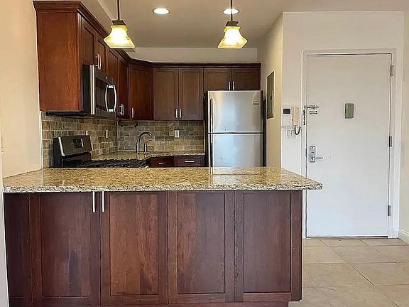 3rd image of 14129 84th Dr #Penthouse