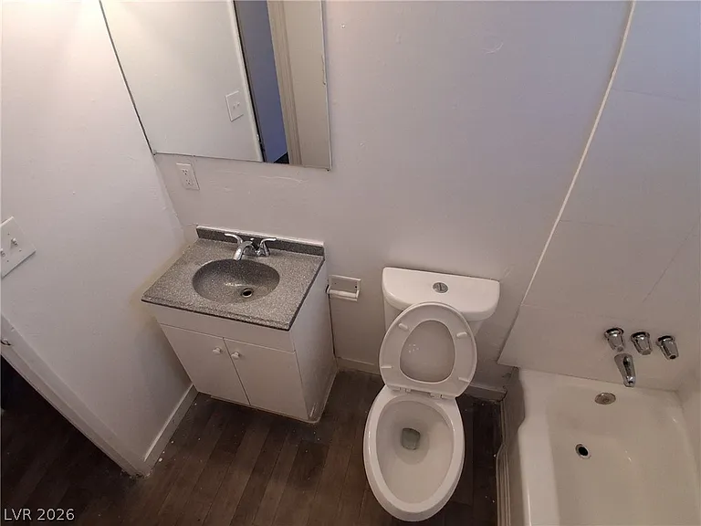 2100 Sunrise Ave #6 — Photo 7