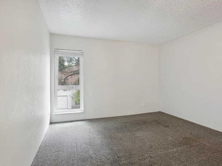 Lakeridge Terrace Apartments — Photo 9