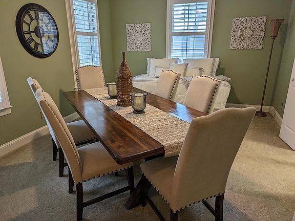 Full size dining room