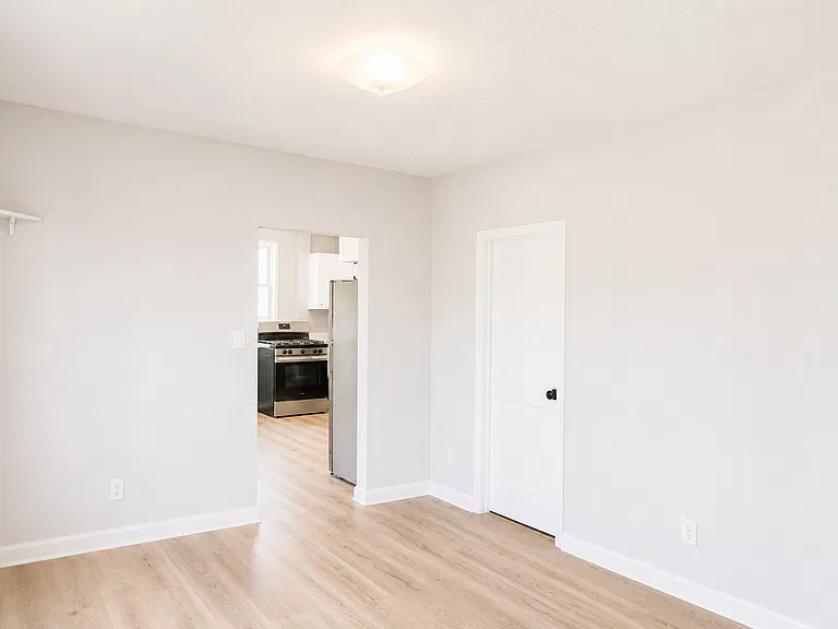 324 2nd Ave — Photo 4