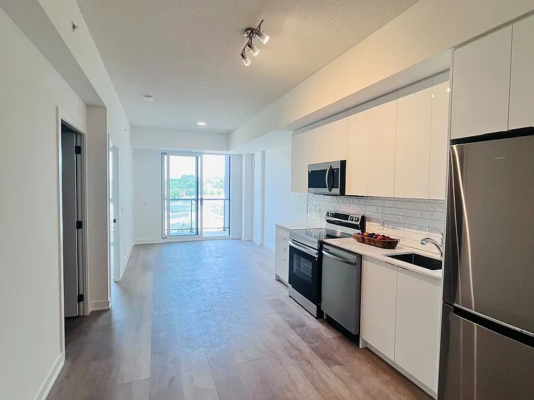 33 Erie Ave #402 — Photo 4