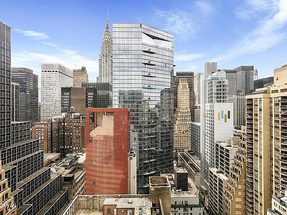 4th image of 303 E 43rd St APT 28C