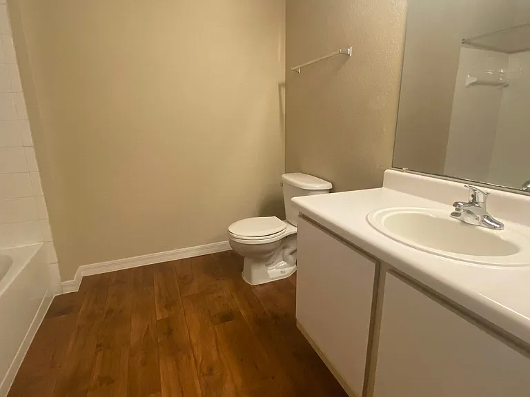 Waterford Pointe Apartments — Photo 35