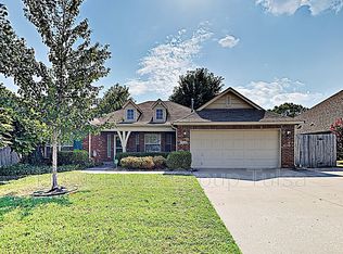 2008 N 7th St, Broken Arrow, OK 74012