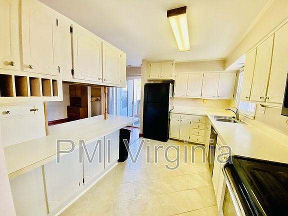 5th image of 5582 New Colony Dr