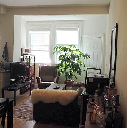 2nd image of 134 Albion St #B