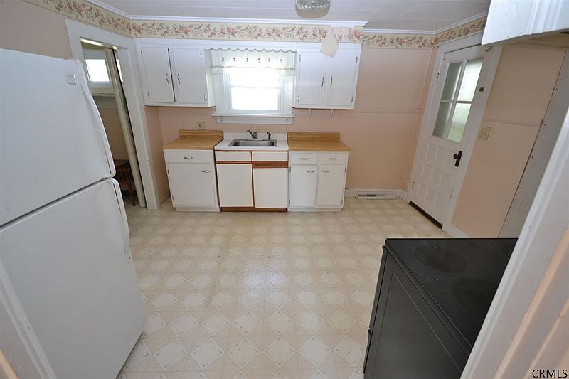 2nd image of 589 LOWER ALLEN Street