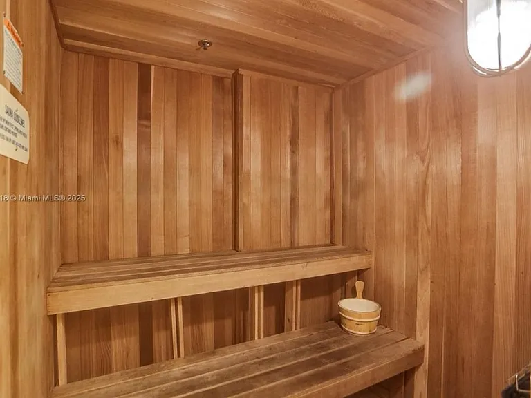 6917 Collins Ave #622 — Photo 41