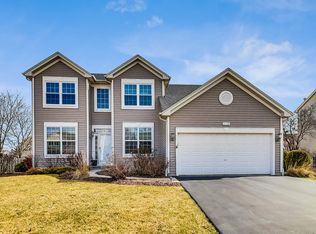 315 Tanager Ln, Lindenhurst, IL 60046
