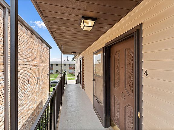 2nd image of 2515 Shakespeare St APT 4
