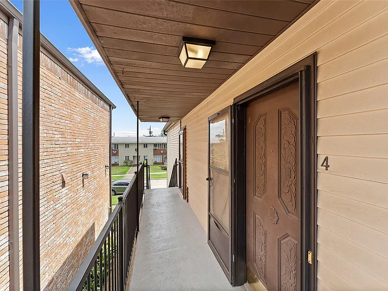 2515 Shakespeare St #4 — Photo 2