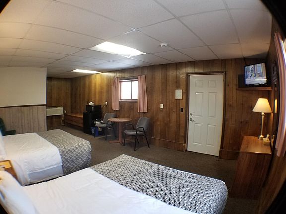 3rd image of 15-1305 N Superior Ave #15