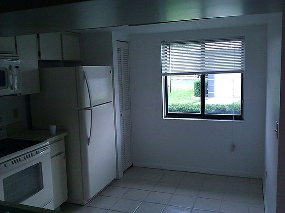 5th image of 2725 Countryside Blvd