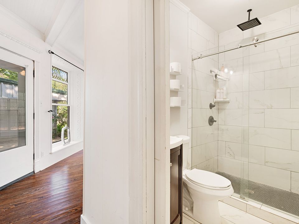 13th image of 823 S Church St