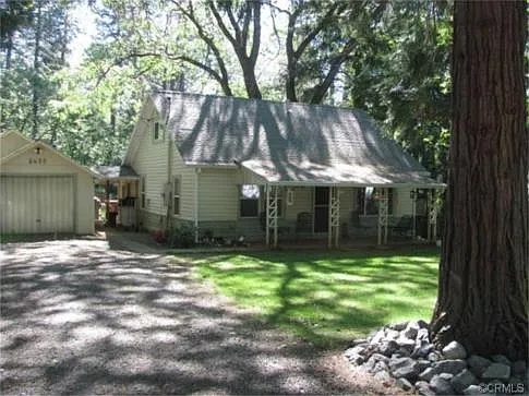5688 Woodglen Dr photo 1