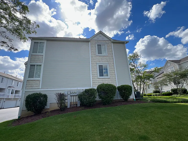 1760 Middlebury Dr #1760 — Photo 13