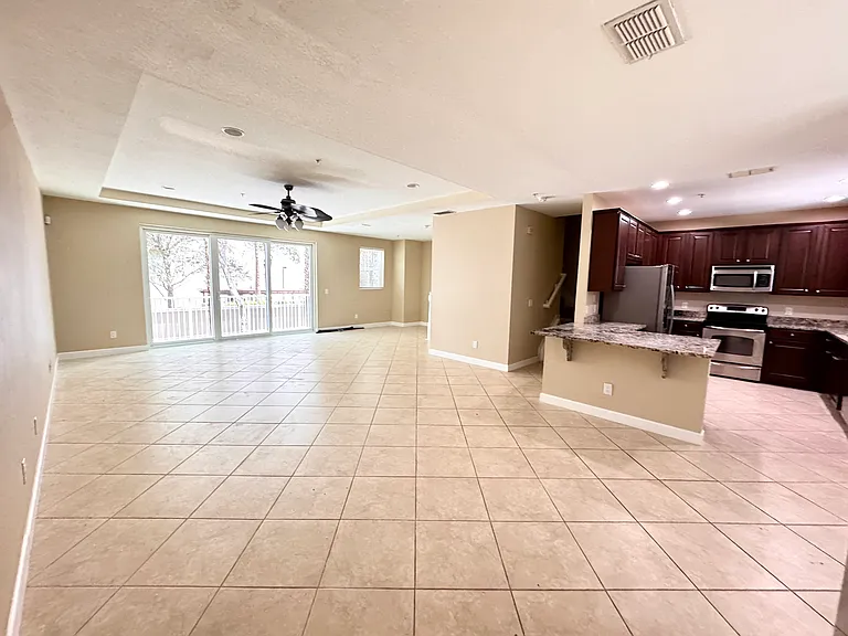 1243 Bolton Pl — Photo 9