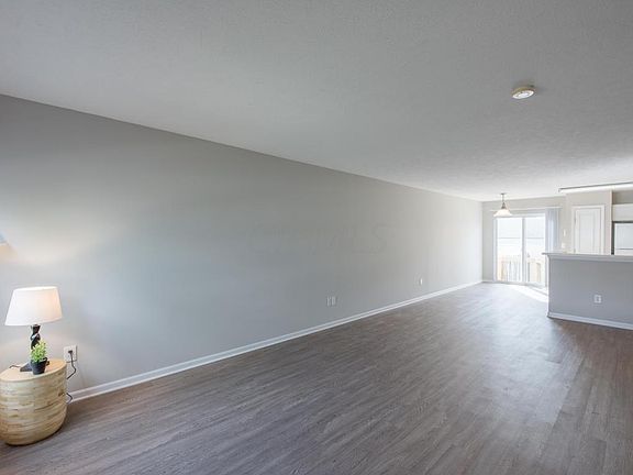 2nd image of 1199 Hollytree Ln
