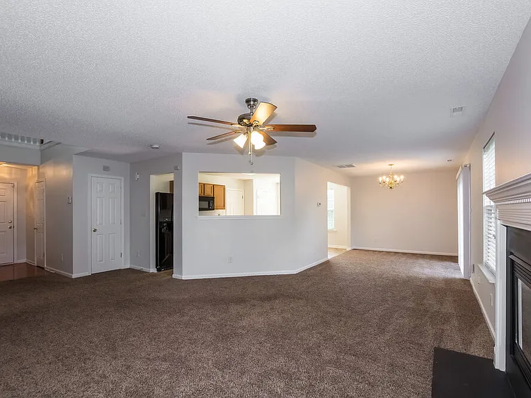 14014 Riding Hill Ave — Photo 4