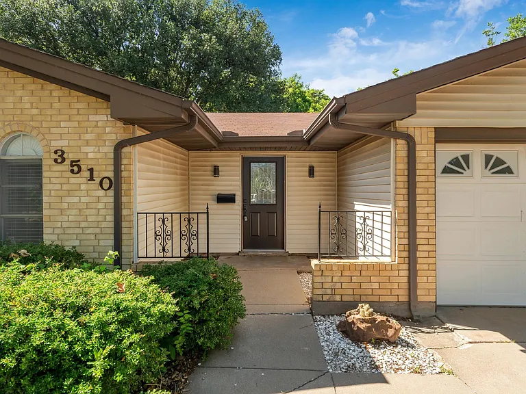 3510 Kent Ln — Photo 2