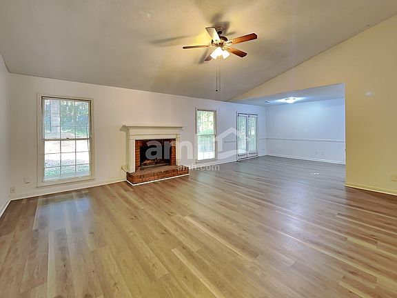 5th image of 2442 Country Lake Ln
