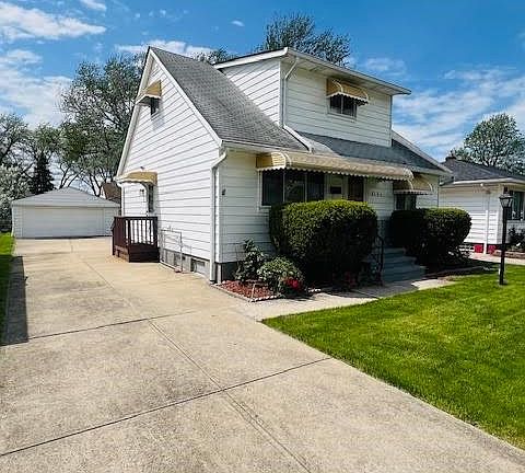 3rd image of 4584 W 192nd St