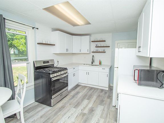 3rd image of 1401 Gary Ave