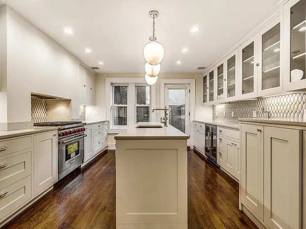 5 Hampton Ct, Jersey City, NJ 07302