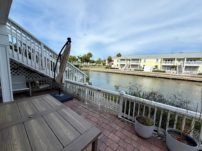 5020 Beach Dr SE #C — Photo 10