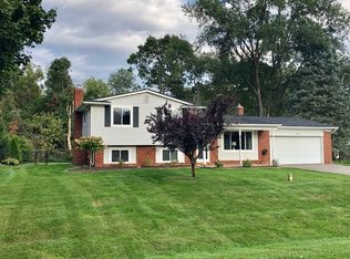 4119 Village Sq, Brighton, MI 48114