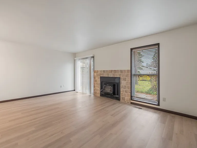 730 E Gregory Ln — Photo 7