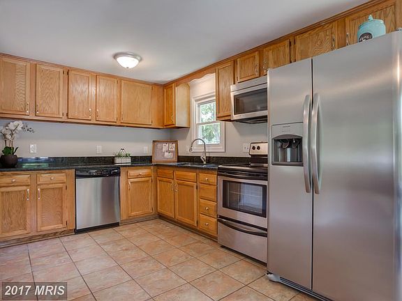 3rd image of 230 Oakridge Dr