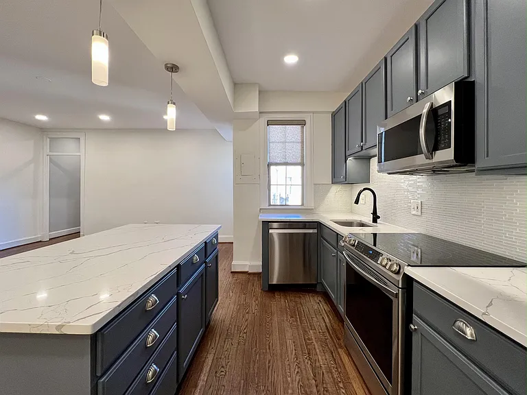 1401 Columbia Rd — Photo 3