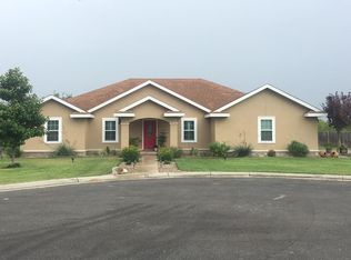 124 Greenbriar Ln, Uvalde, TX 78801