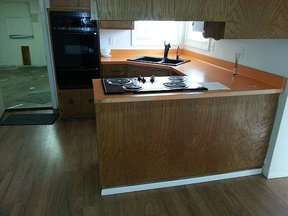 4th image of 3414 Bavarian Ct