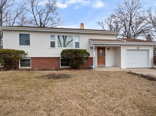 517 Longwood Dr, Buffalo Grove, IL 60089