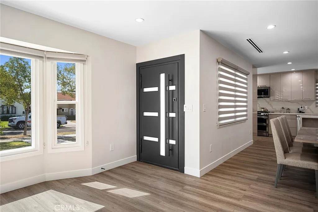 2 bed, 1.5 bath, 1386 sqft, $6,000 — Photo 4
