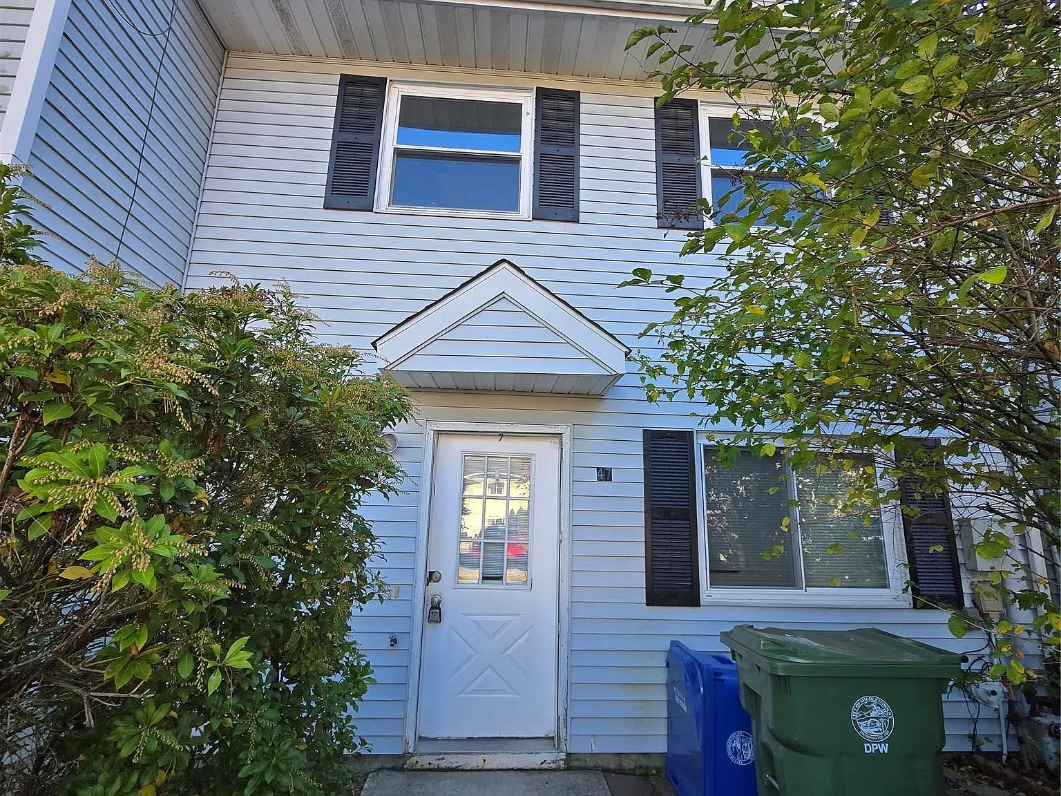 3 bed, 2.5 bath, 1540 sqft, $2,500 — Photo 2