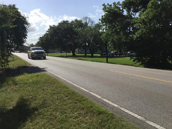 1817 W Cedar Bayou Lynchburg Rd, Baytown, TX 77521