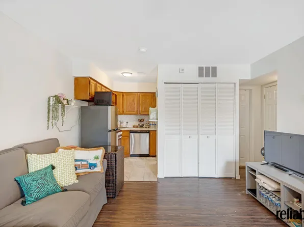 17a Gregory Lane image 2 of 8