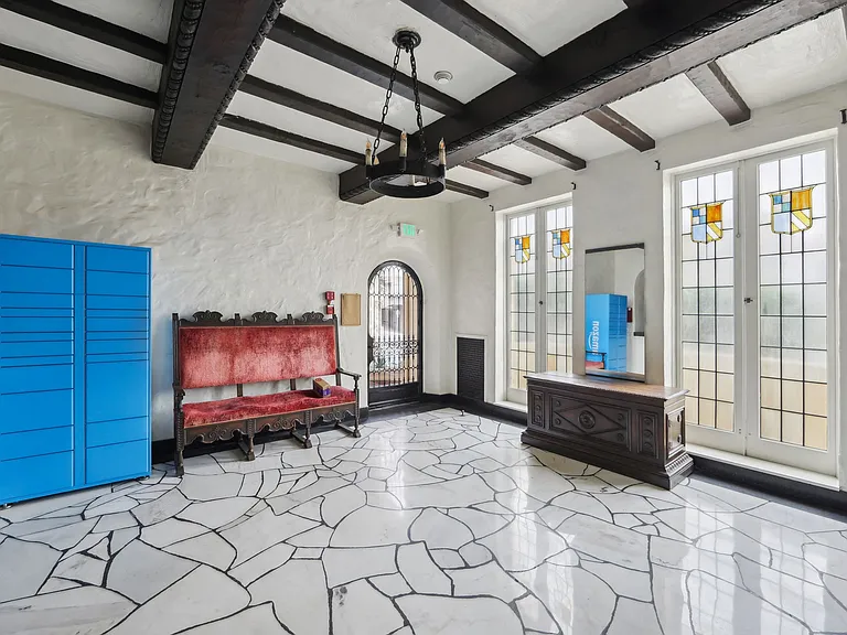 899 Green Street — Photo 8